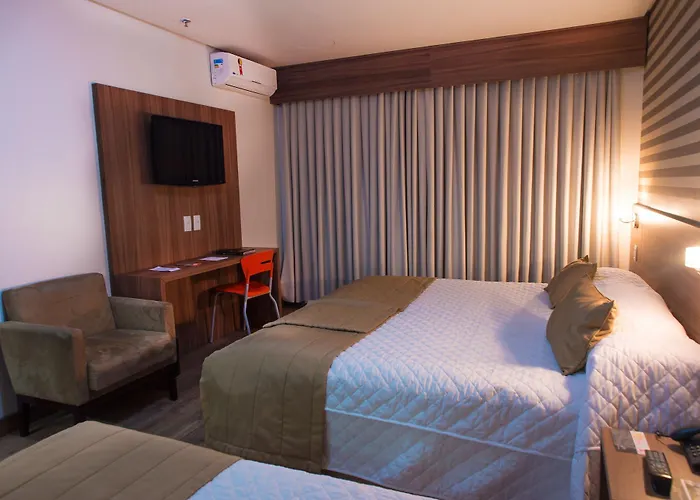 Hotel Continental Business - 200 Metros Do Complexo Hospitalar Santa Casa 3*
