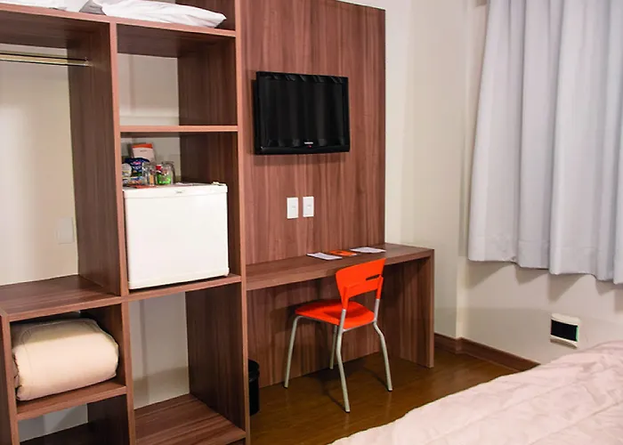 Hotel Continental Business - 200 Metros Do Complexo Hospitalar Santa Casa 3*