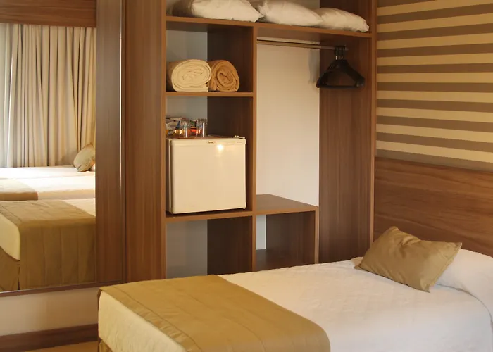 Continental Business - 200 Metros Do Complexo Hospitalar Santa Casa Hotel