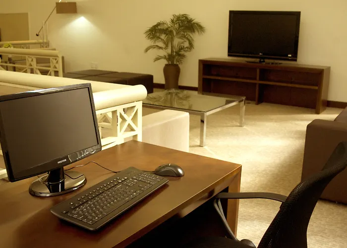 Hotel Continental Business - 200 Metros Do Complexo Hospitalar Santa Casa 3*