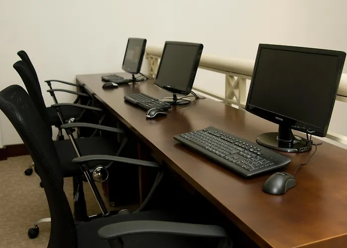 Hotel Continental Business - 200 Metros Do Complexo Hospitalar Santa Casa 3*