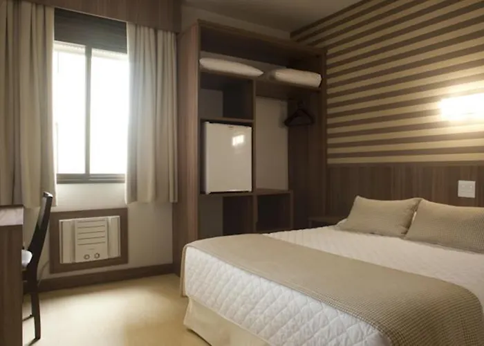 Continental Business - 200 Metros Do Complexo Hospitalar Santa Casa Hotel
