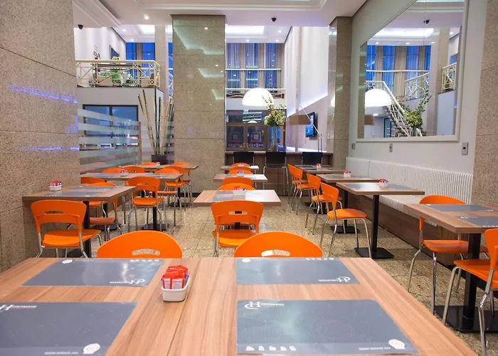Hotel Continental Business - 200 Metros Do Complexo Hospitalar Santa Casa 3*