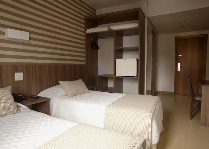 Continental Business - 200 Metros Do Complexo Hospitalar Santa Casa 3*