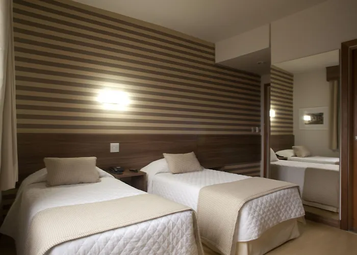 Continental Business - 200 Metros Do Complexo Hospitalar Santa Casa Hotel