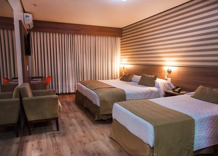 Continental Business - 200 Metros Do Complexo Hospitalar Santa Casa Hotel 3*