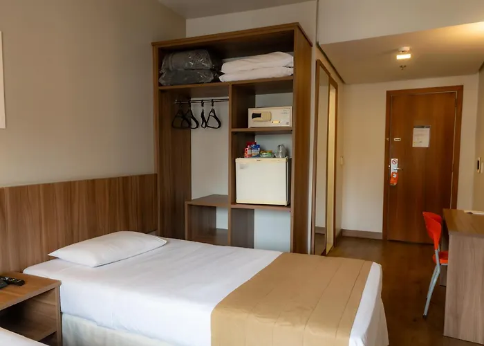 Continental Business - 200 Metros Do Complexo Hospitalar Santa Casa Hotel Porto Alegre