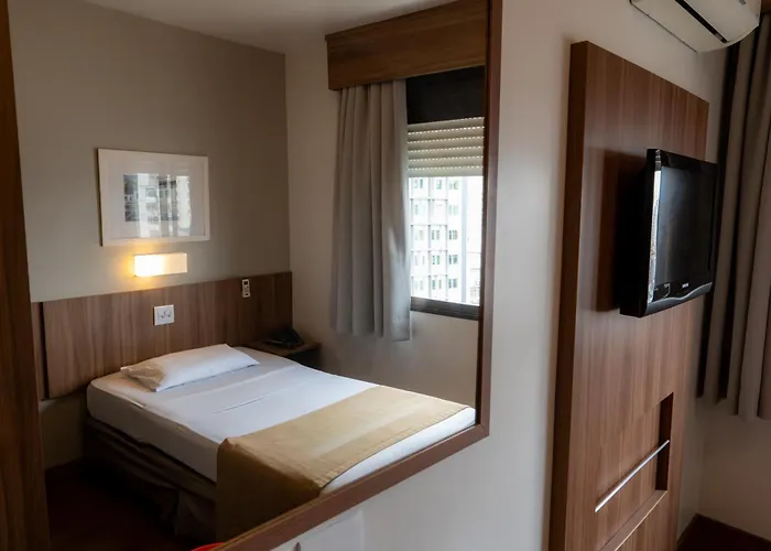 Continental Business - 200 Metros Do Complexo Hospitalar Santa Casa 3*