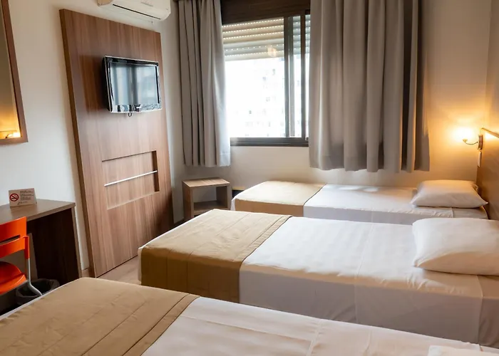 Continental Business - 200 Metros Do Complexo Hospitalar Santa Casa Hotel