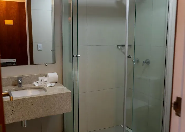 Hotel Continental Business - 200 Metros Do Complexo Hospitalar Santa Casa