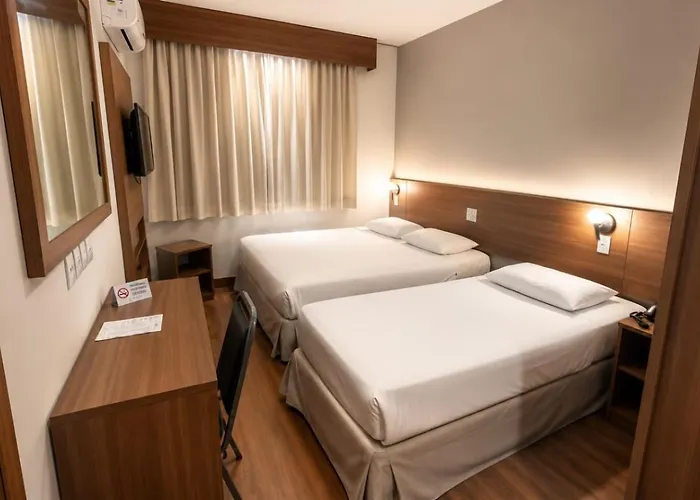 Continental Business - 200 Metros Do Complexo Hospitalar Santa Casa Hotel