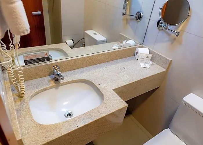Continental Business - 200 Metros Do Complexo Hospitalar Santa Casa Hotel