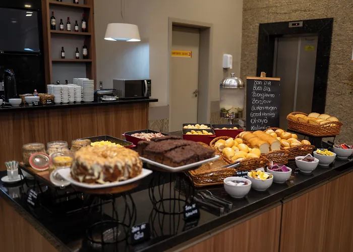 Continental Business - 200 Metros Do Complexo Hospitalar Santa Casa Hotel 3*