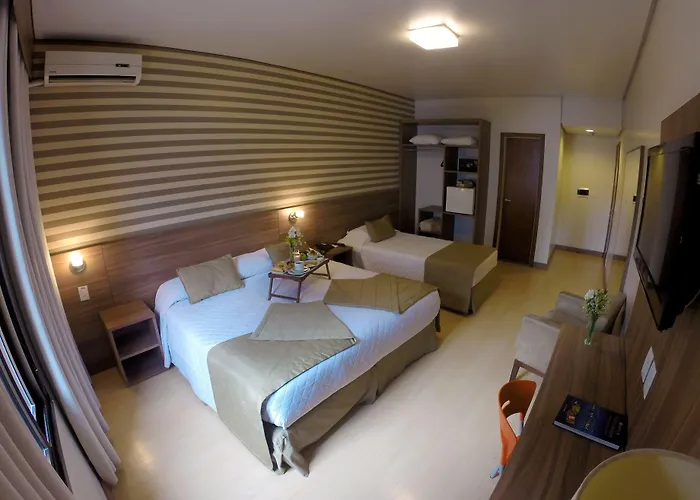 Continental Business - 200 Metros Do Complexo Hospitalar Santa Casa Hotel 3*