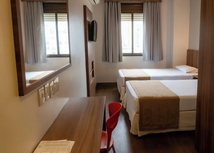 Hotel Continental Business - 200 Metros Do Complexo Hospitalar Santa Casa 3*