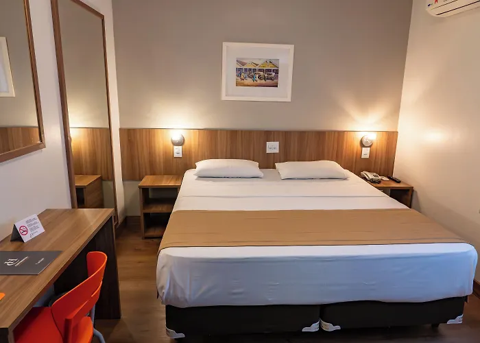 Continental Business - 200 Metros Do Complexo Hospitalar Santa Casa 3*