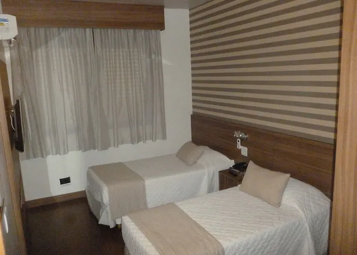 Hotel Continental Business - 200 Metros Do Complexo Hospitalar Santa Casa