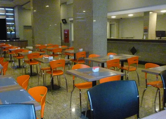 Continental Business - 200 Metros Do Complexo Hospitalar Santa Casa Hotel 3*