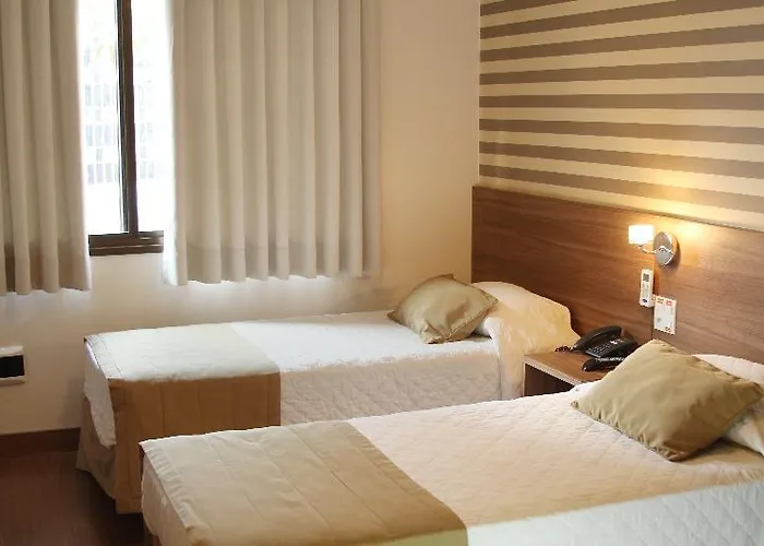 Continental Business - 200 Metros Do Complexo Hospitalar Santa Casa 3*